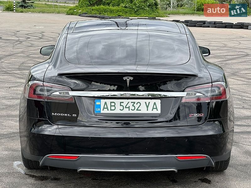 Ліфтбек Tesla Model S 2016 в Києві
