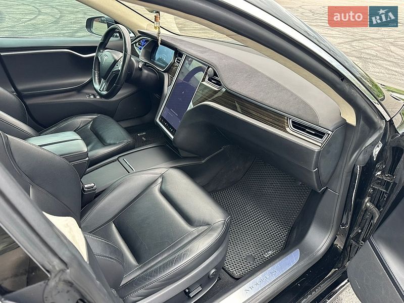 Ліфтбек Tesla Model S 2016 в Києві