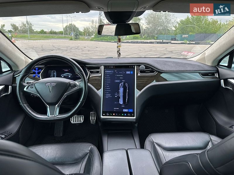 Ліфтбек Tesla Model S 2016 в Києві