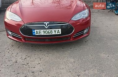 Лифтбек Tesla Model S 2015 в Кривом Роге