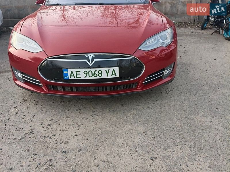 Лифтбек Tesla Model S 2015 в Кривом Роге