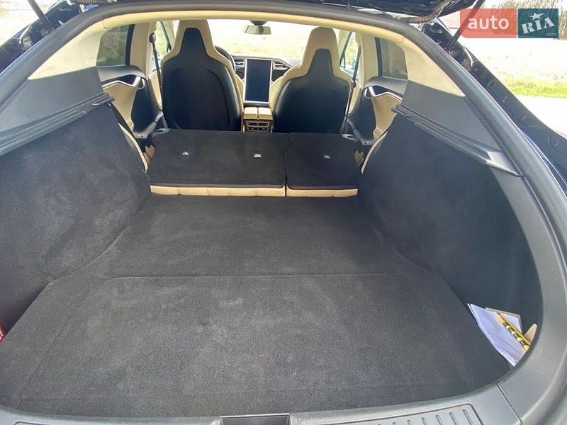 Ліфтбек Tesla Model S 2015 в Львові