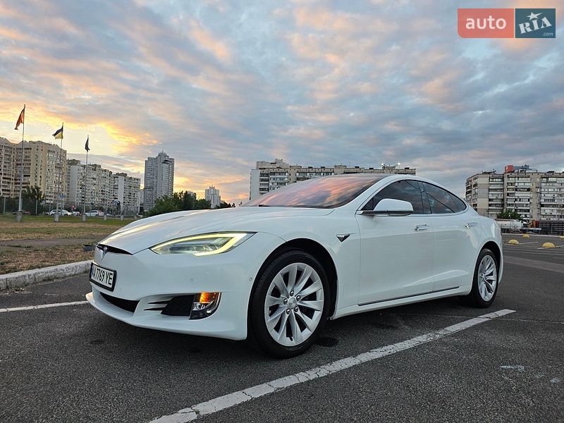 Ліфтбек Tesla Model S 2017 в Києві