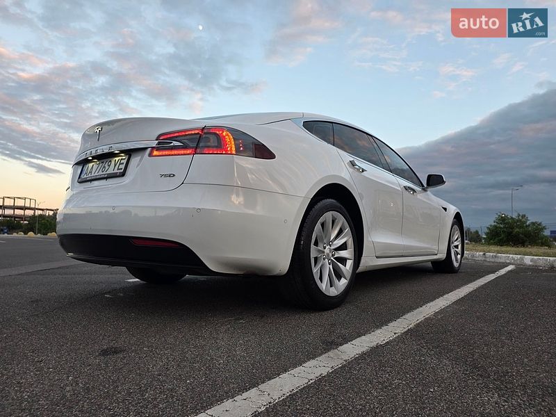 Ліфтбек Tesla Model S 2017 в Києві