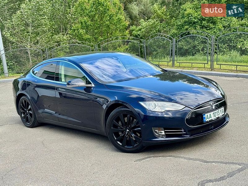 Лифтбек Tesla Model S 2014 в Буче