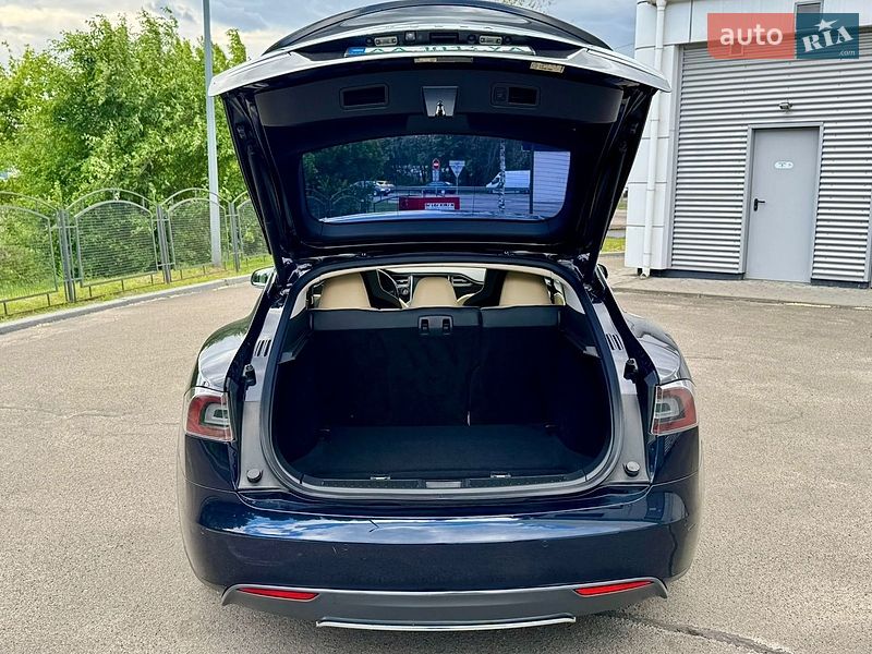 Лифтбек Tesla Model S 2014 в Буче