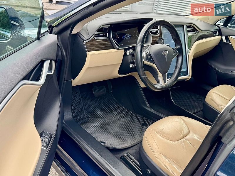 Лифтбек Tesla Model S 2014 в Буче