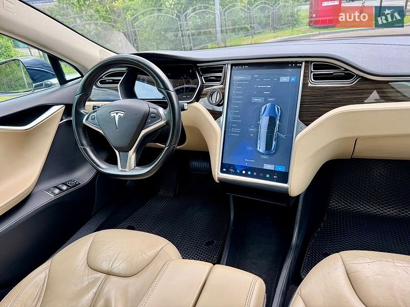 Лифтбек Tesla Model S 2014 в Буче
