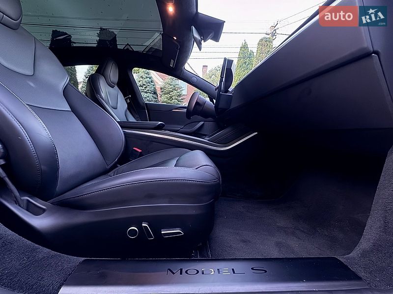 Лифтбек Tesla Model S 2022 в Киеве