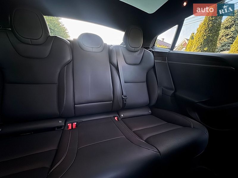 Лифтбек Tesla Model S 2022 в Киеве