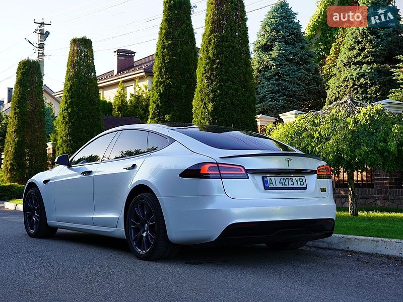 Лифтбек Tesla Model S 2022 в Киеве
