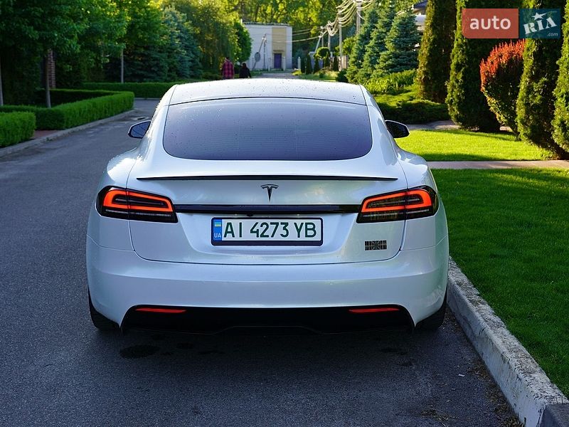Лифтбек Tesla Model S 2022 в Киеве