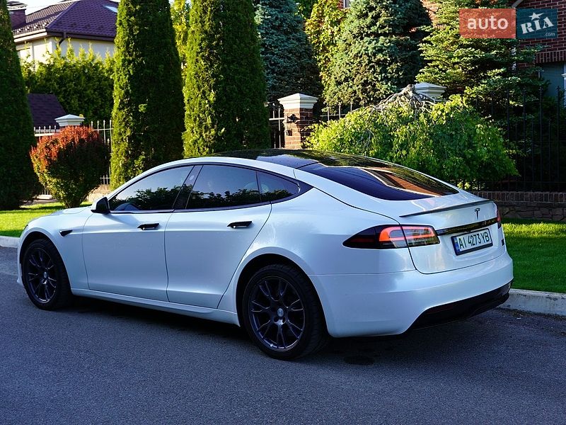 Лифтбек Tesla Model S 2022 в Киеве