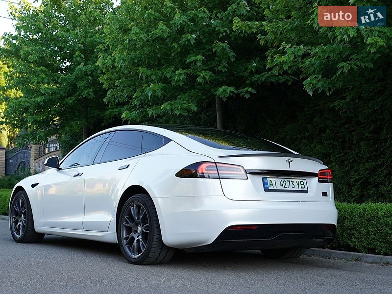 Лифтбек Tesla Model S 2022 в Киеве