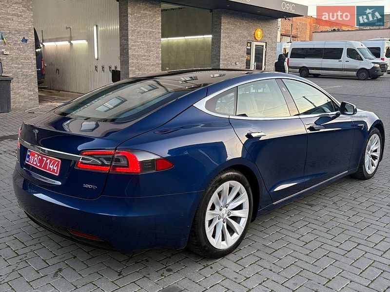Ліфтбек Tesla Model S 2018 в Рівному