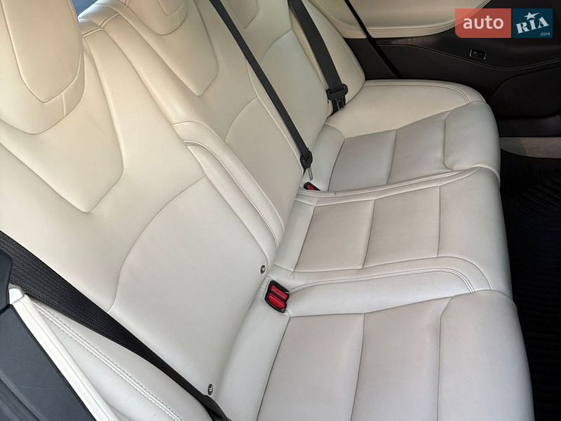 Ліфтбек Tesla Model S 2018 в Рівному