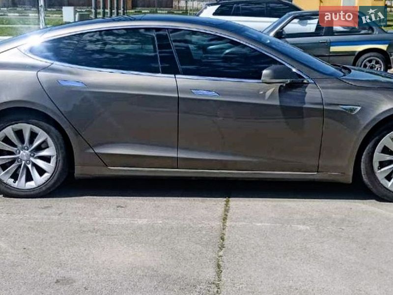 Лифтбек Tesla Model S 2016 в Харькове
