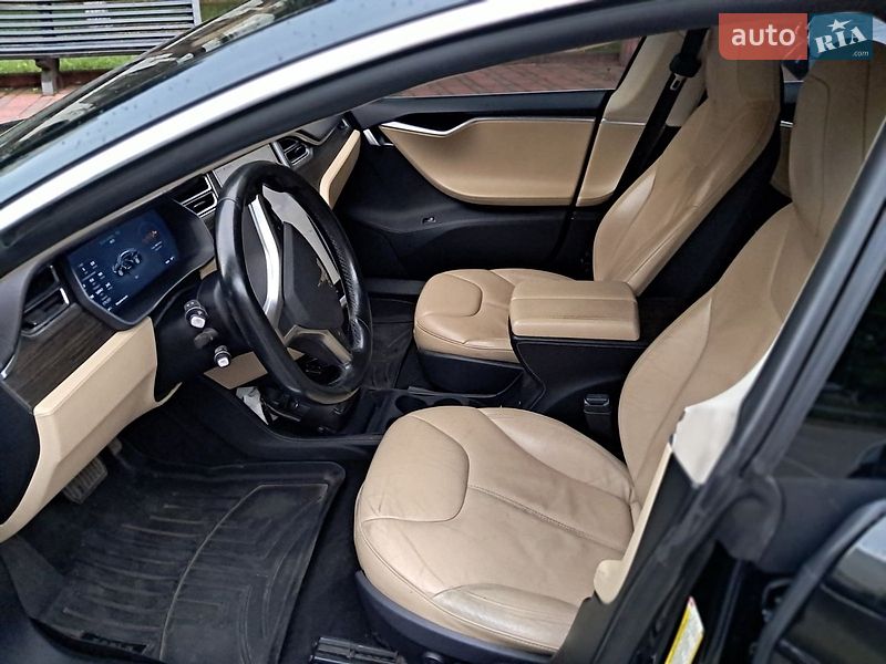 Ліфтбек Tesla Model S 2015 в Вінниці