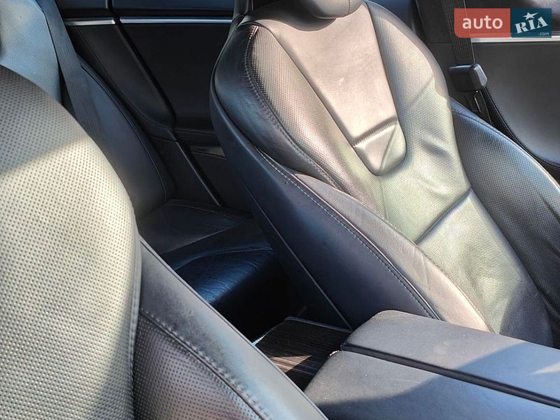 Лифтбек Tesla Model S 2016 в Виннице