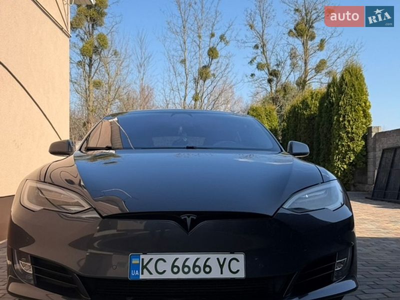 Ліфтбек Tesla Model S 2017 в Луцьку