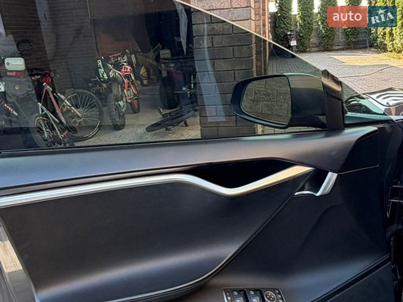 Ліфтбек Tesla Model S 2017 в Луцьку