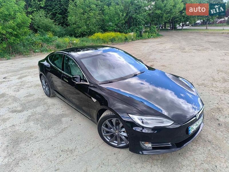 Ліфтбек Tesla Model S 2016 в Львові