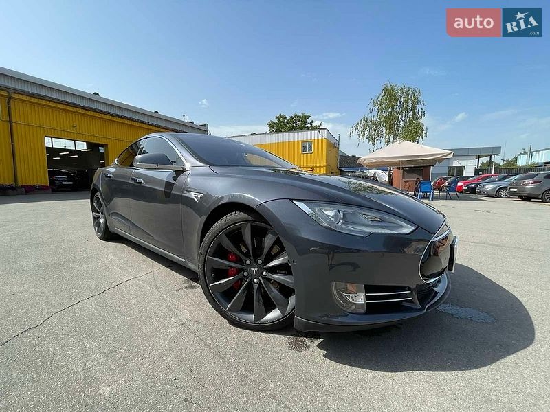 Лифтбек Tesla Model S 2015 в Чернигове фото Лифтбек Tesla Model S 2015 в Чернигове