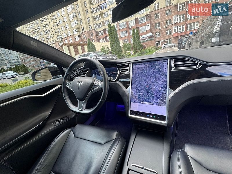 Лифтбек Tesla Model S 2017 в Киеве