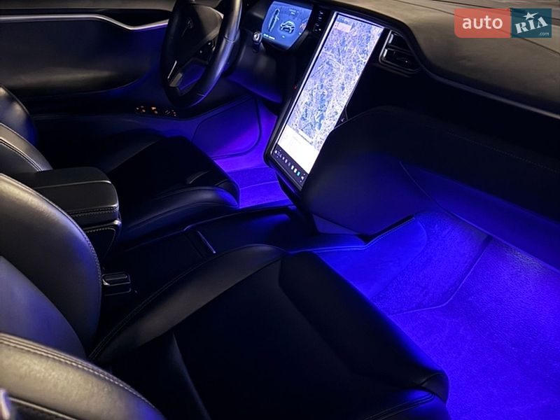 Лифтбек Tesla Model S 2017 в Киеве