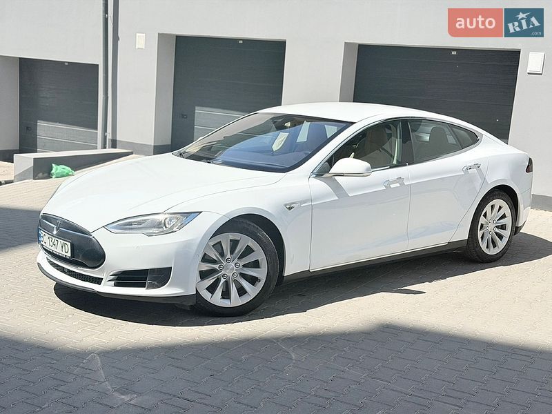Ліфтбек Tesla Model S 2016 в Тернополі