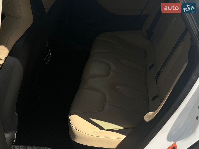 Ліфтбек Tesla Model S 2016 в Тернополі