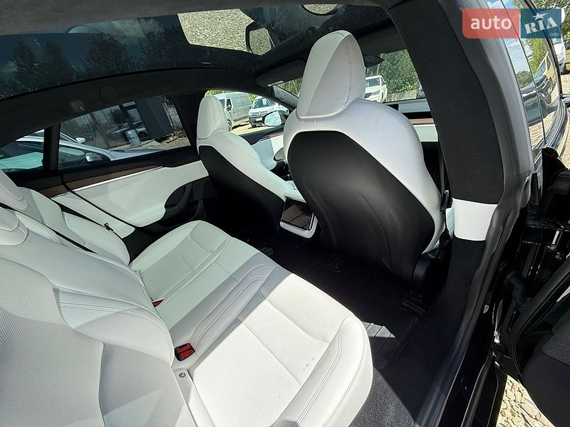 Лифтбек Tesla Model S 2023 в Стрые