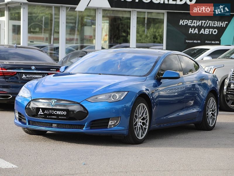 Tesla Model S 2015