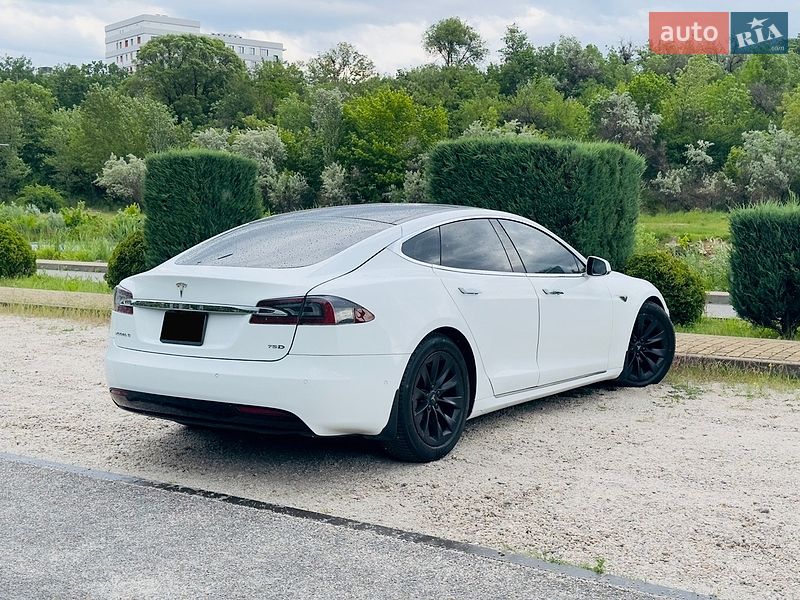 Ліфтбек Tesla Model S 2016 в Дніпрі фото 9 Ліфтбек Tesla Model S 2016 в Дніпрі
