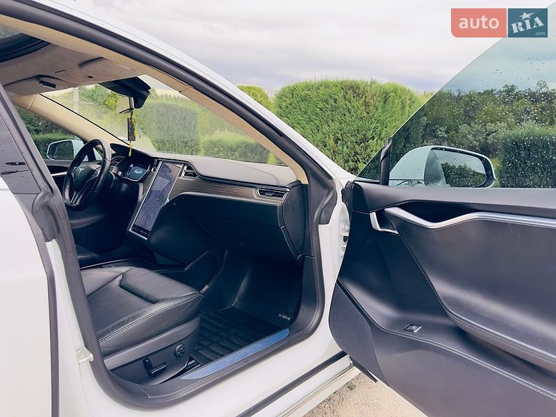 Ліфтбек Tesla Model S 2016 в Дніпрі фото 20 Ліфтбек Tesla Model S 2016 в Дніпрі