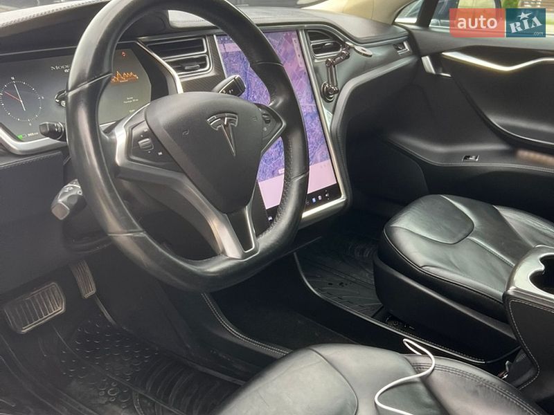 Лифтбек Tesla Model S 2014 в Черновцах фото 35 Лифтбек Tesla Model S 2014 в Черновцах