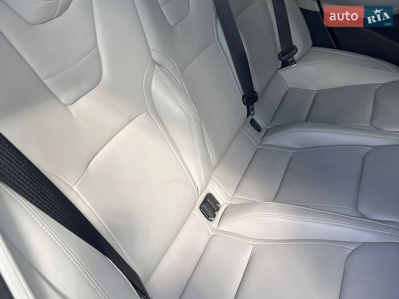 Лифтбек Tesla Model S 2015 в Виннице