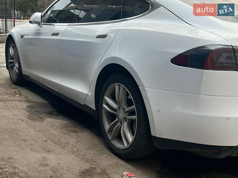 Лифтбек Tesla Model S 2015 в Одессе