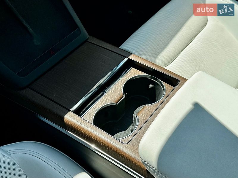 Ліфтбек Tesla Model S 2022 в Одесі
