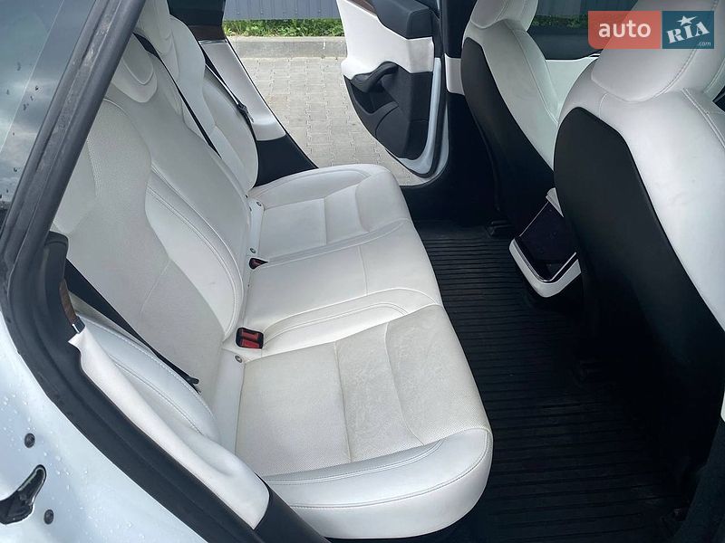 Лифтбек Tesla Model S 2021 в Киеве