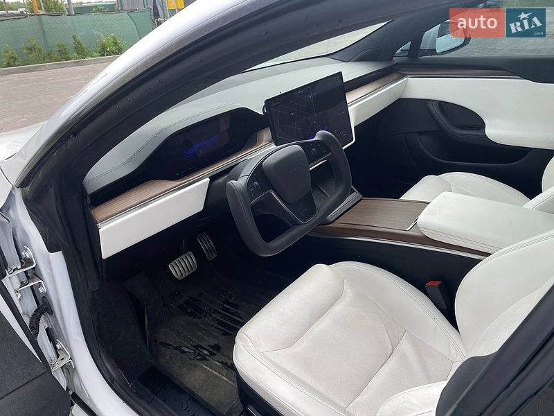 Лифтбек Tesla Model S 2021 в Киеве
