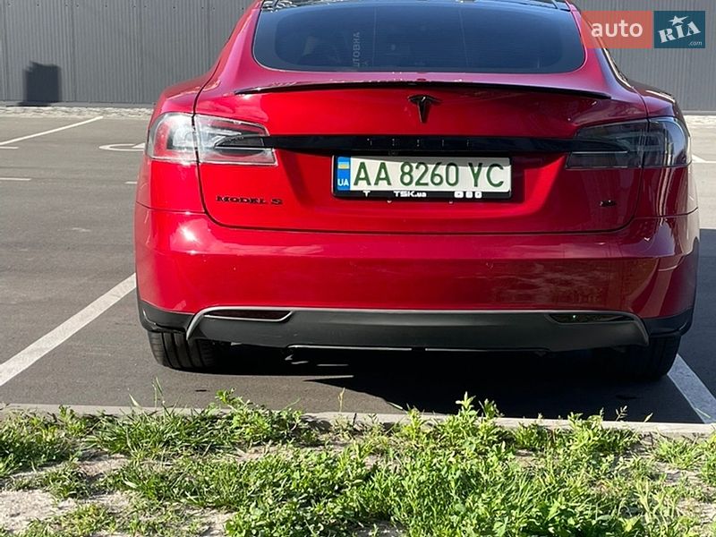 Лифтбек Tesla Model S 2014 в Буче