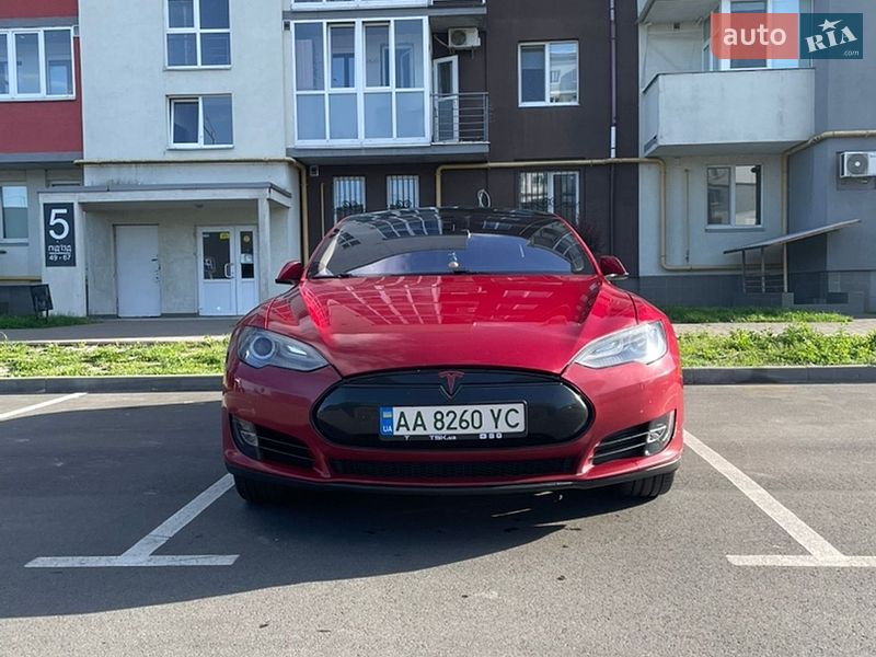 Лифтбек Tesla Model S 2014 в Буче