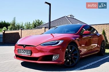Лифтбек Tesla Model S 2017 в Львове