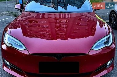 Лифтбек Tesla Model S 2017 в Львове