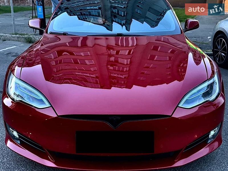Лифтбек Tesla Model S 2017 в Львове