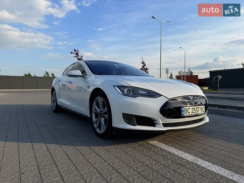 Лифтбек Tesla Model S 2013 в Львове