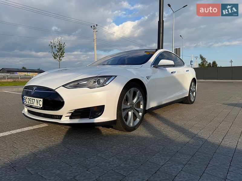 Лифтбек Tesla Model S 2013 в Львове