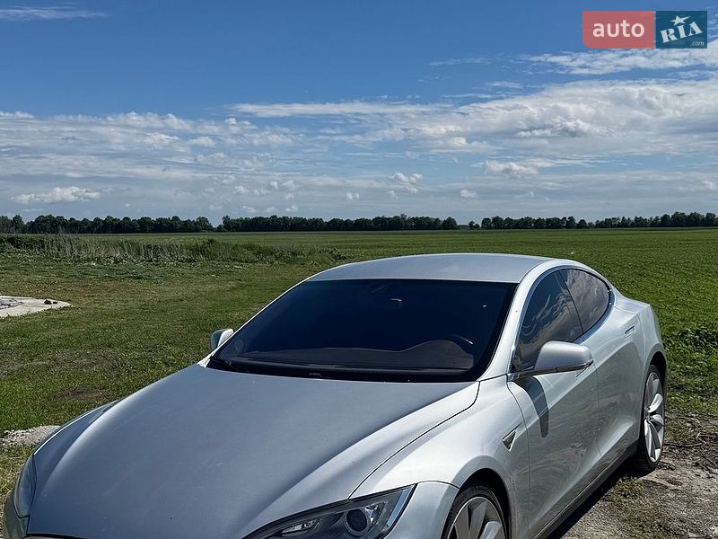 Ліфтбек Tesla Model S 2015 в Києві