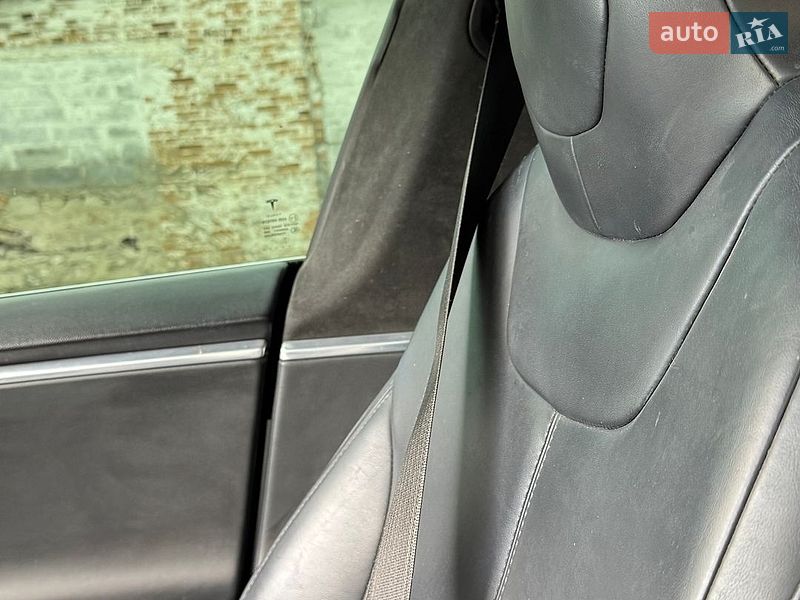 Ліфтбек Tesla Model S 2015 в Києві